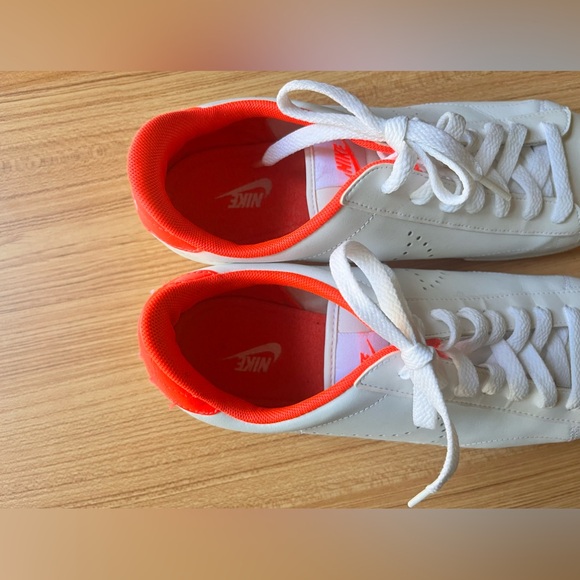 Nike Racquette US 10 White Leather Athletic Tennis Shoe Orange 454412-116 - Picture 5 of 7